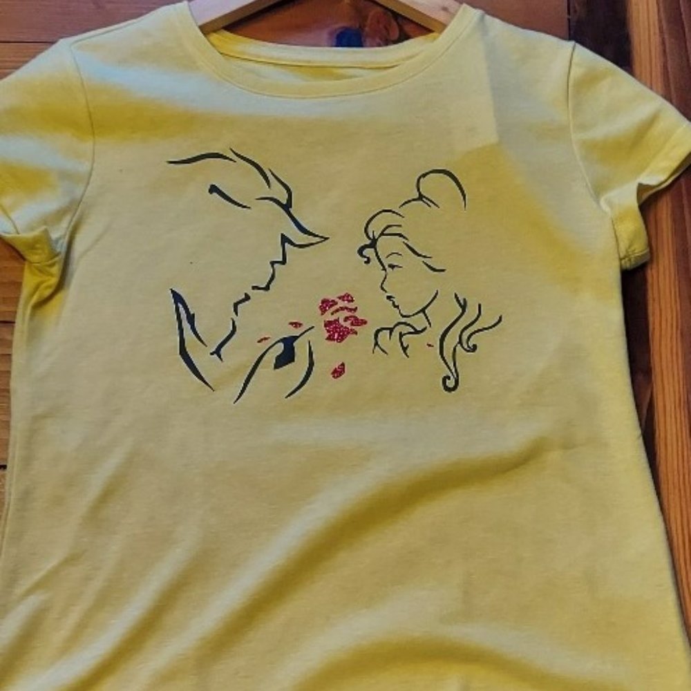 Beauty and the Beast Graphic T-shirt Size M